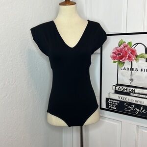 Torn by Ronny Kobo Black V-Neck Bodysuit w/Padded Shoulders S